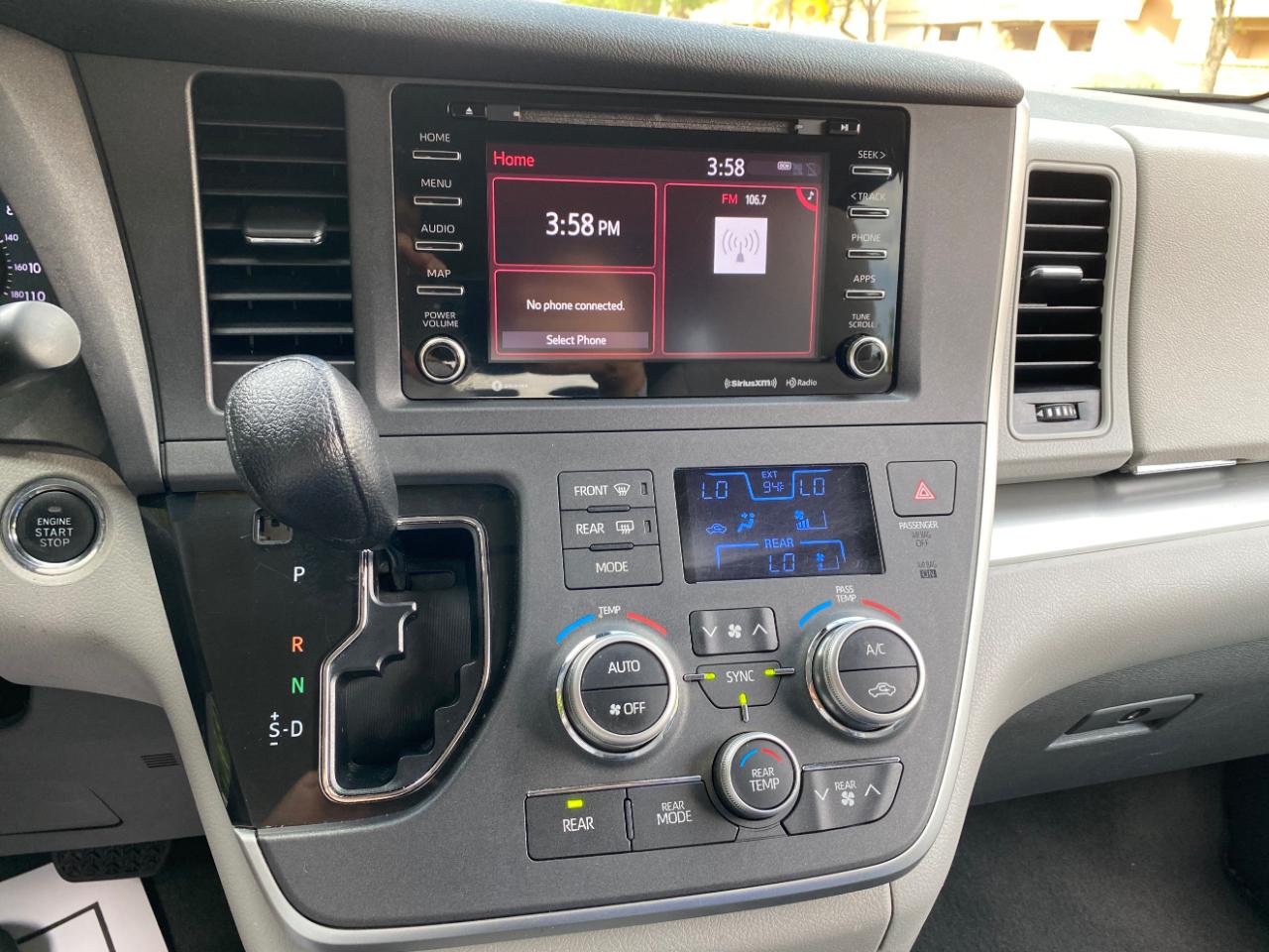 Toyota Sienna LE FWD 8-Passenger (Natl) 2020