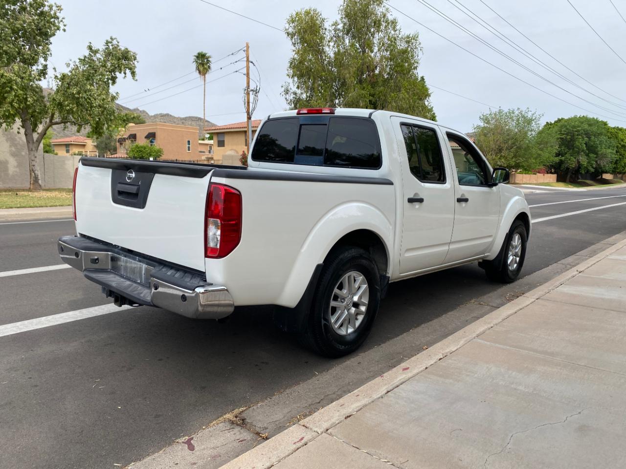 Nissan Frontier Crew Cab 4x2 SV V6 Auto 2017