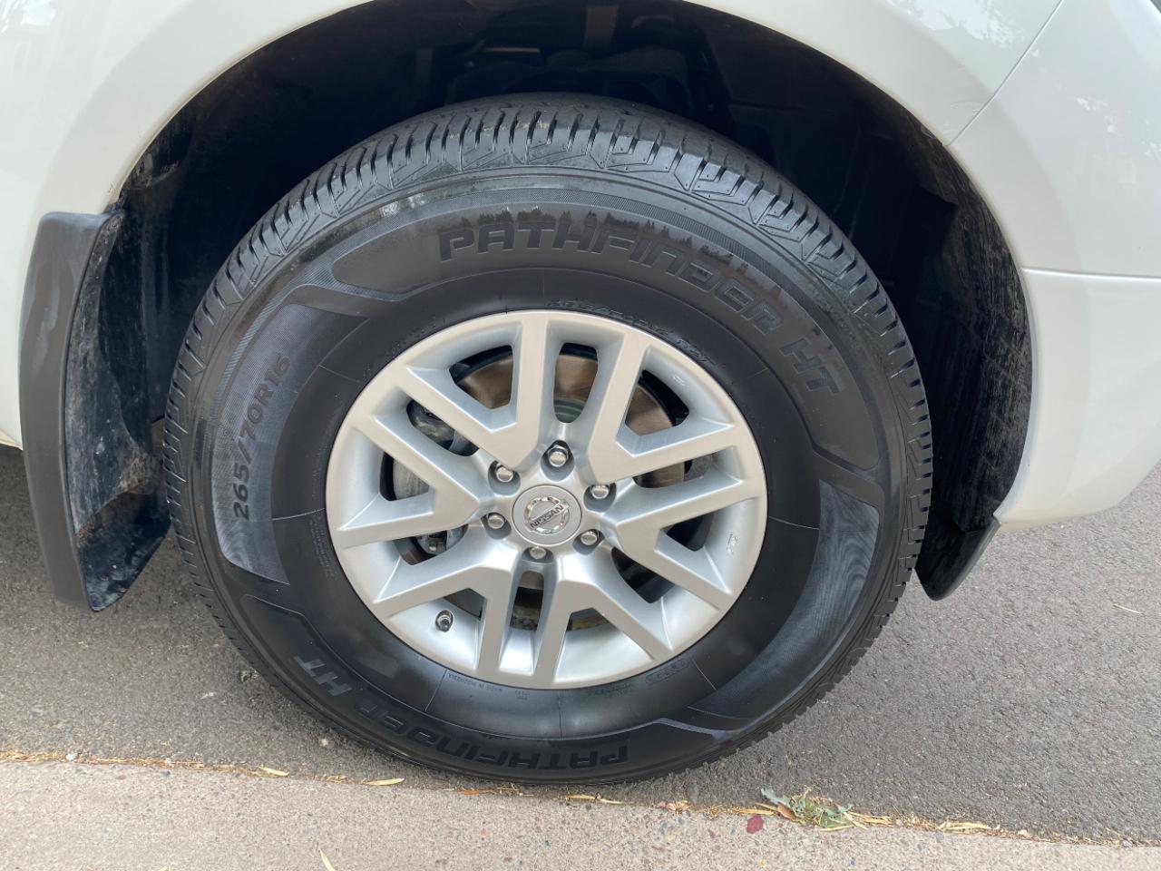 Nissan Frontier Crew Cab 4x2 SV V6 Auto 2017