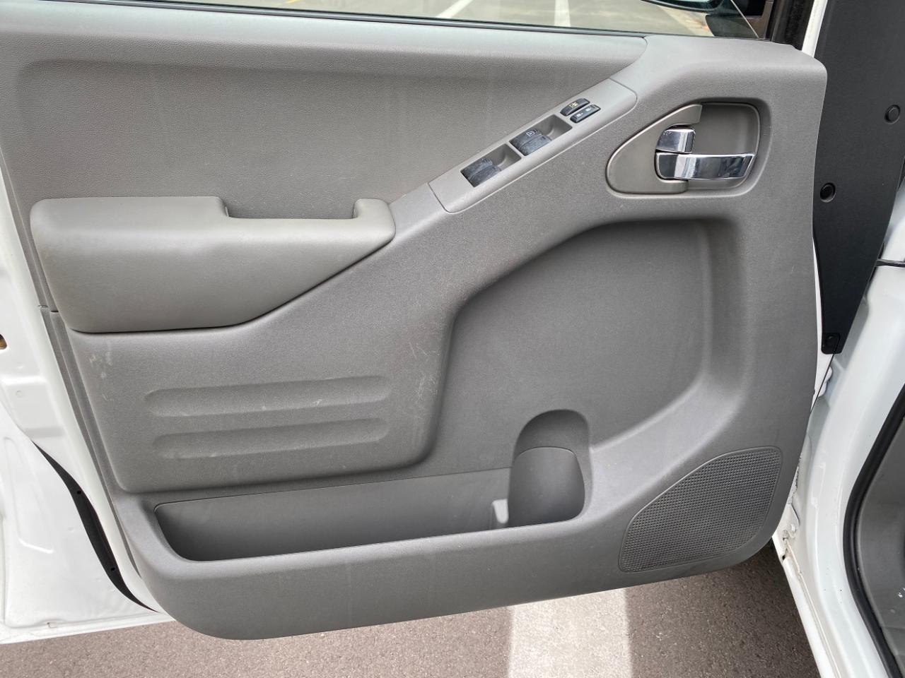 Nissan Frontier Crew Cab 4x2 SV V6 Auto 2017