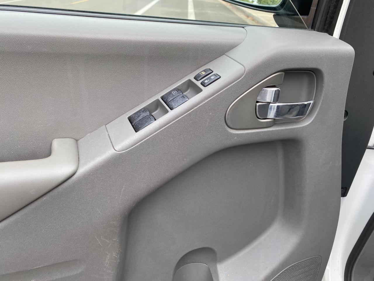 Nissan Frontier Crew Cab 4x2 SV V6 Auto 2017