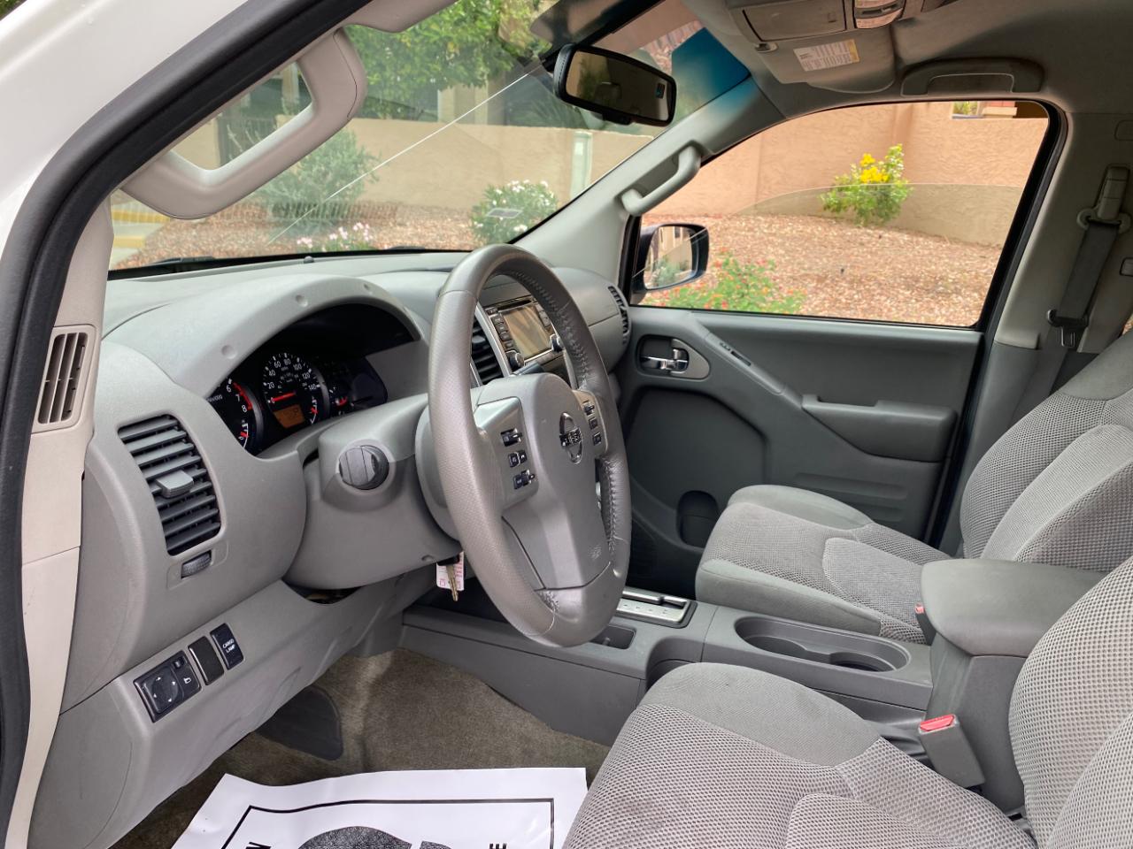 Nissan Frontier Crew Cab 4x2 SV V6 Auto 2017