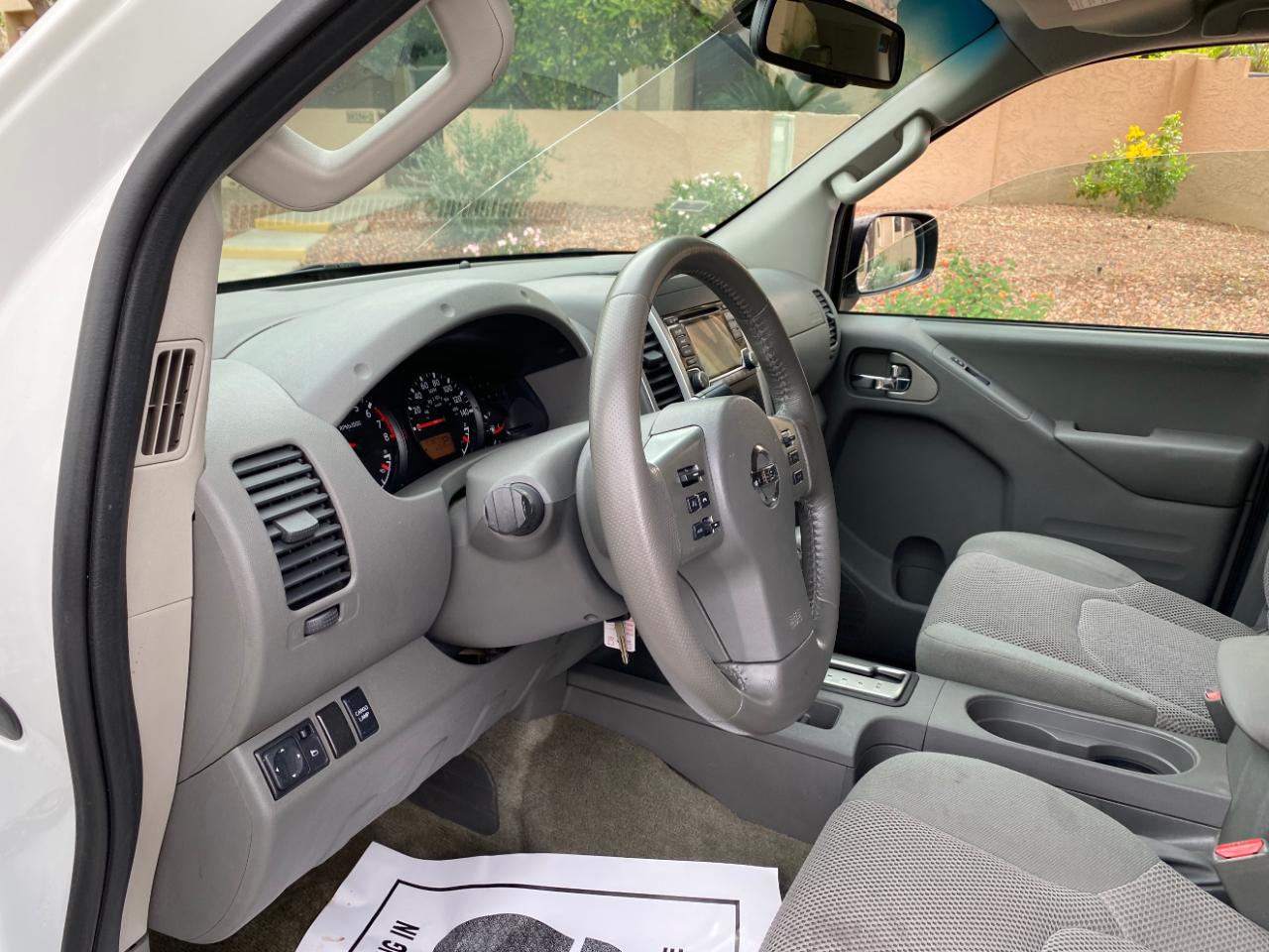 Nissan Frontier Crew Cab 4x2 SV V6 Auto 2017