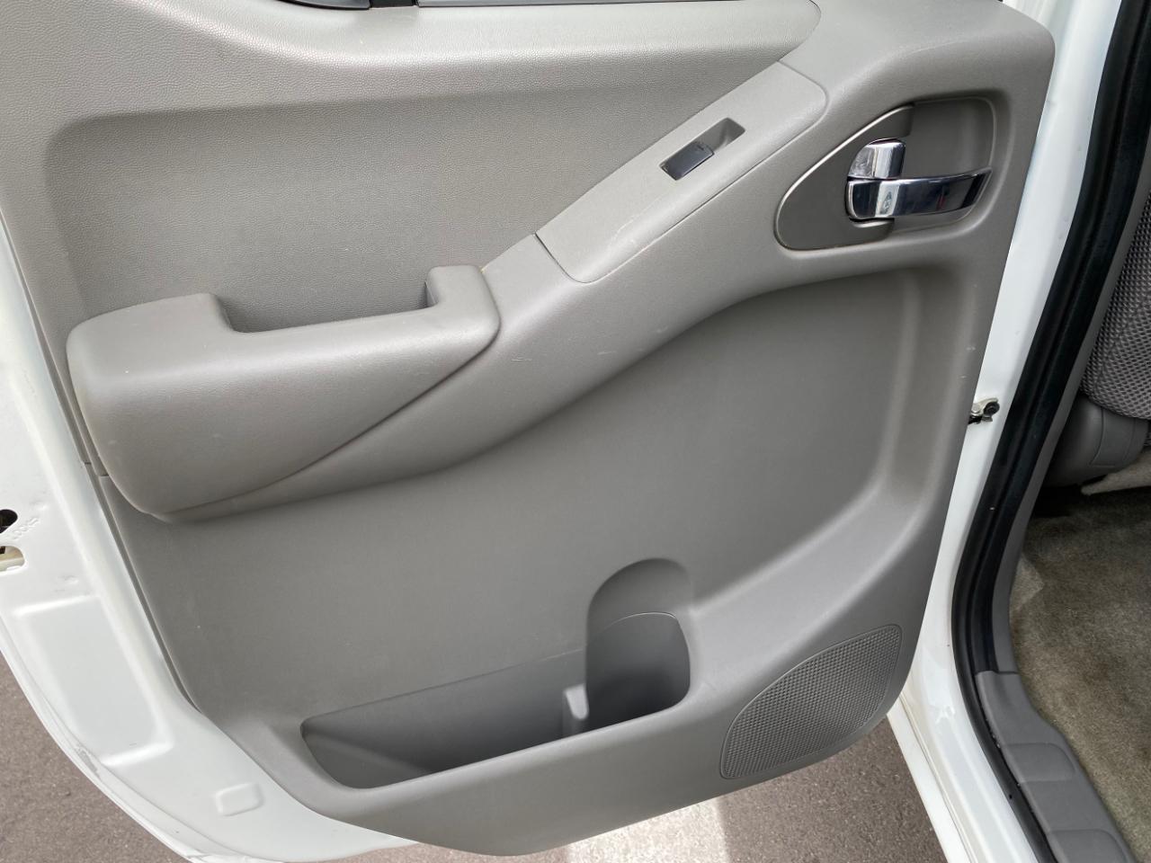 Nissan Frontier Crew Cab 4x2 SV V6 Auto 2017