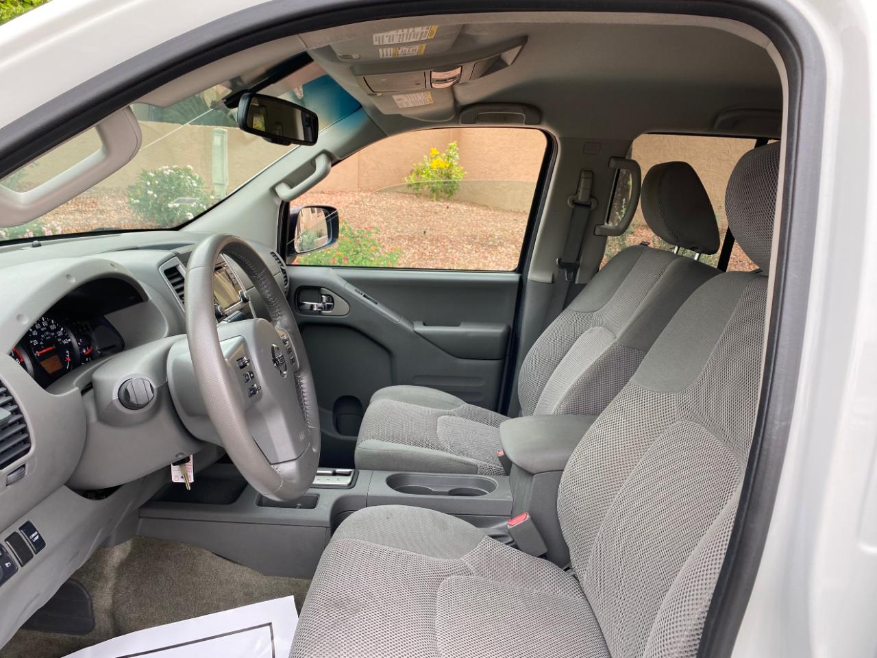 Nissan Frontier Crew Cab 4x2 SV V6 Auto 2017