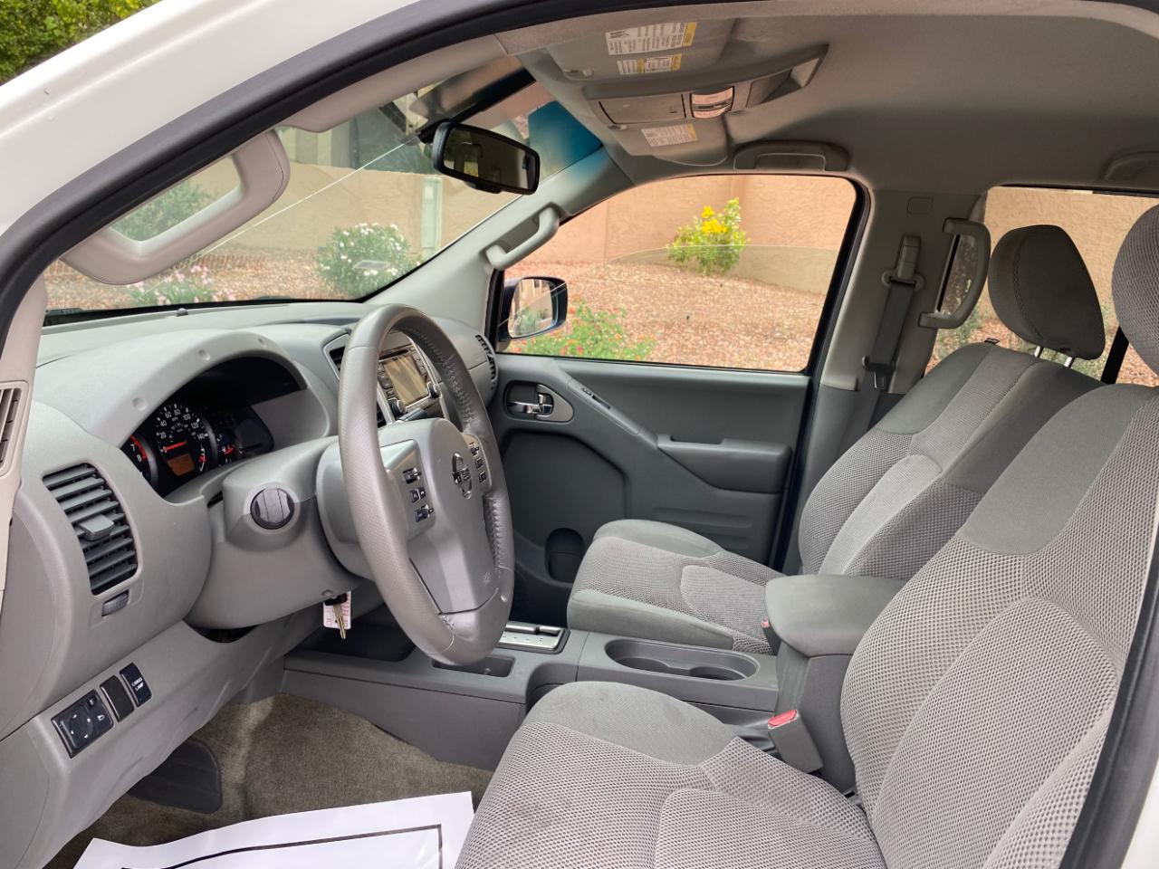 Nissan Frontier Crew Cab 4x2 SV V6 Auto 2017