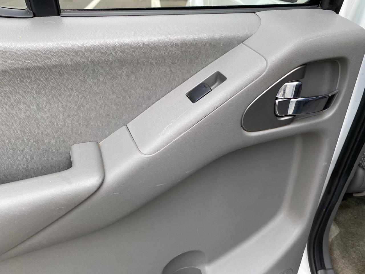 Nissan Frontier Crew Cab 4x2 SV V6 Auto 2017