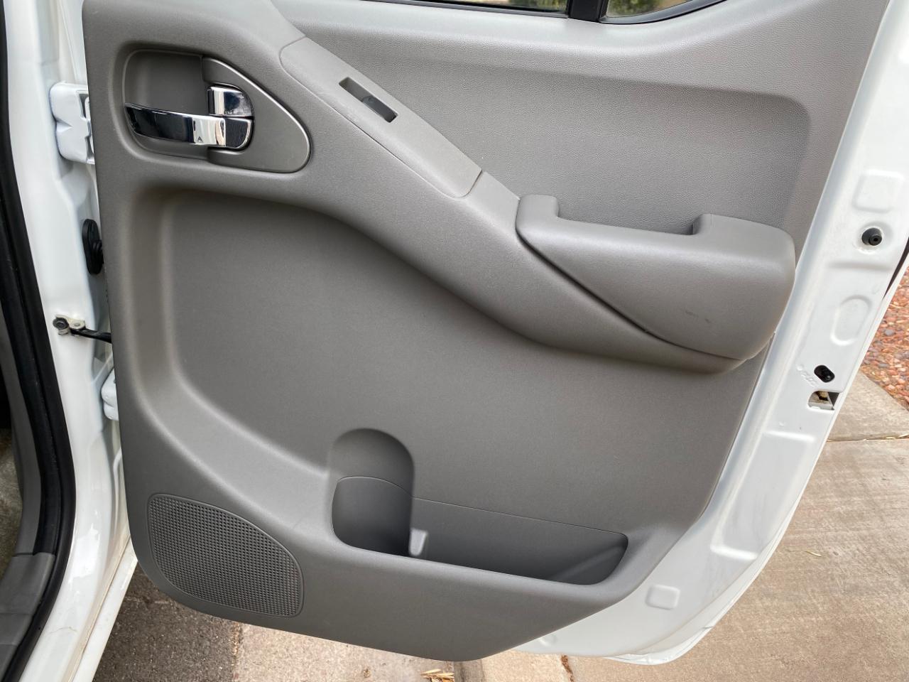 Nissan Frontier Crew Cab 4x2 SV V6 Auto 2017