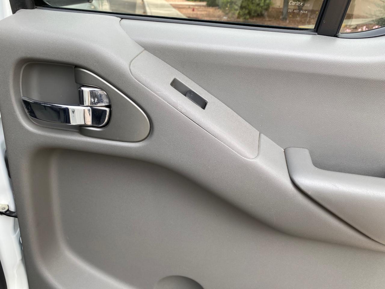 Nissan Frontier Crew Cab 4x2 SV V6 Auto 2017