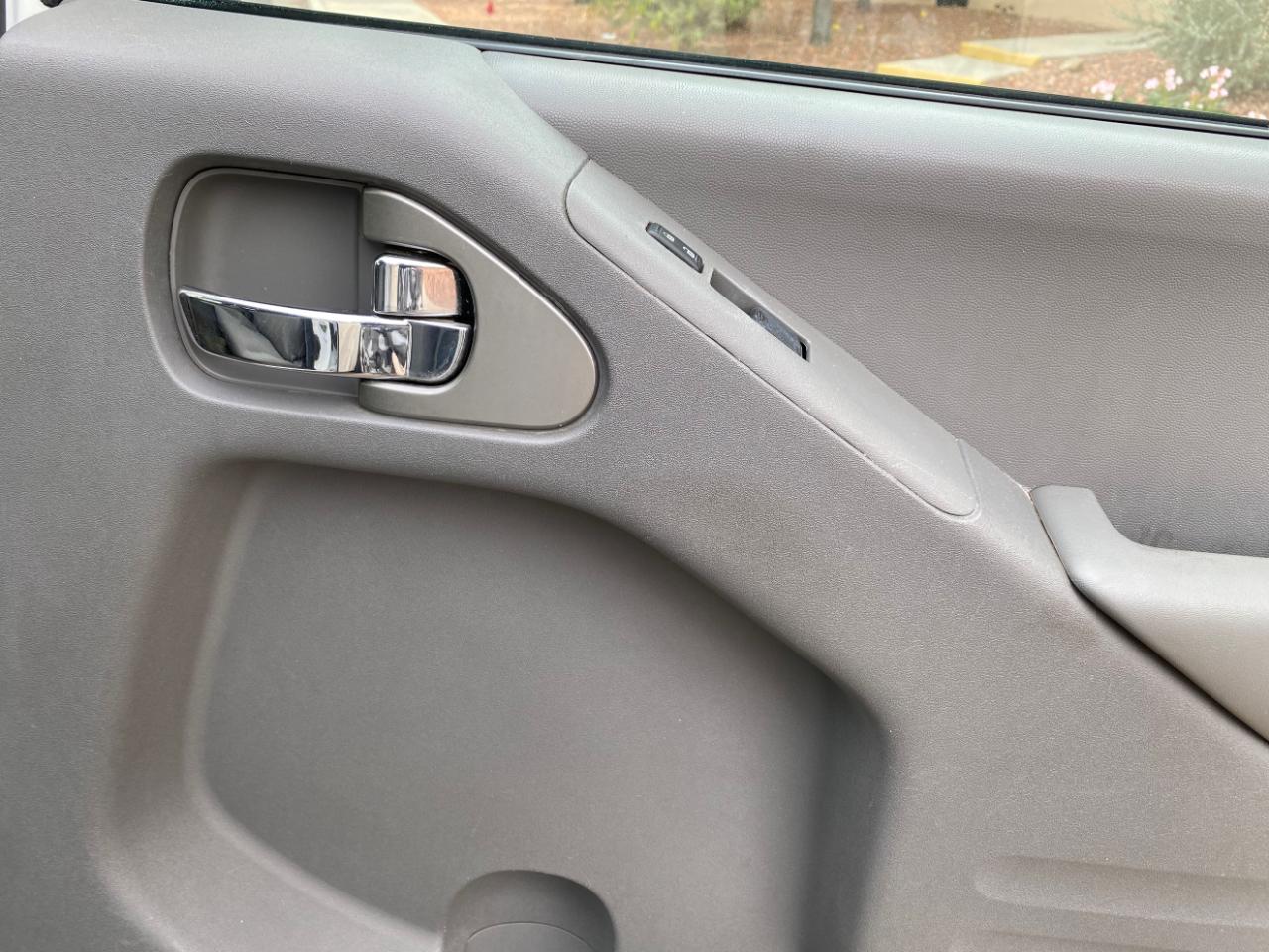 Nissan Frontier Crew Cab 4x2 SV V6 Auto 2017