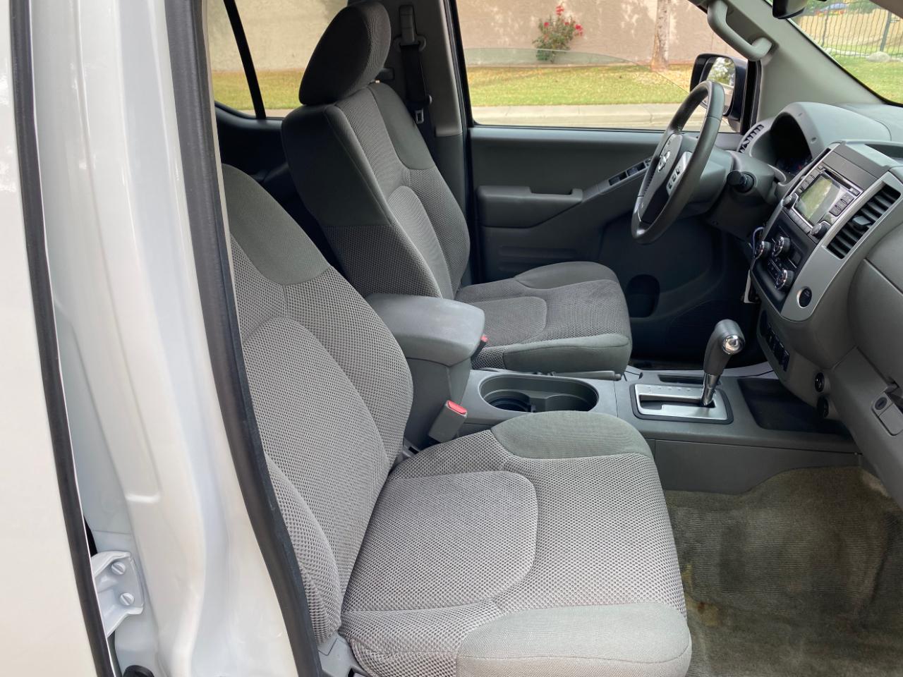 Nissan Frontier Crew Cab 4x2 SV V6 Auto 2017