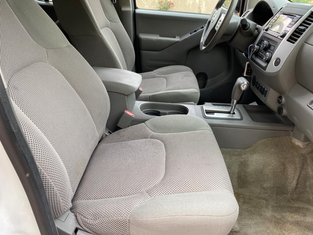 Nissan Frontier Crew Cab 4x2 SV V6 Auto 2017