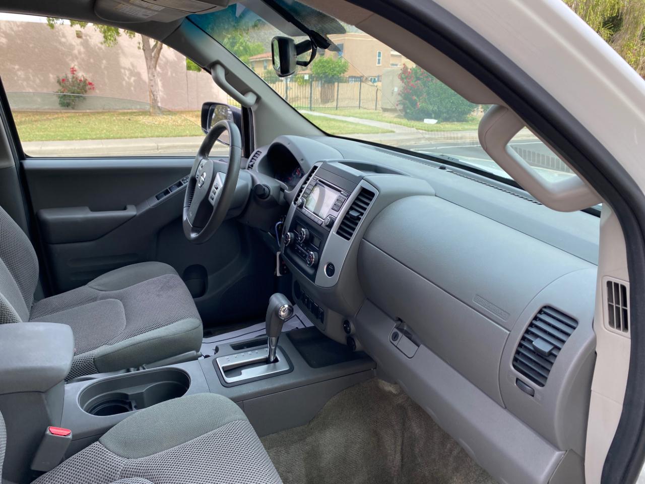 Nissan Frontier Crew Cab 4x2 SV V6 Auto 2017