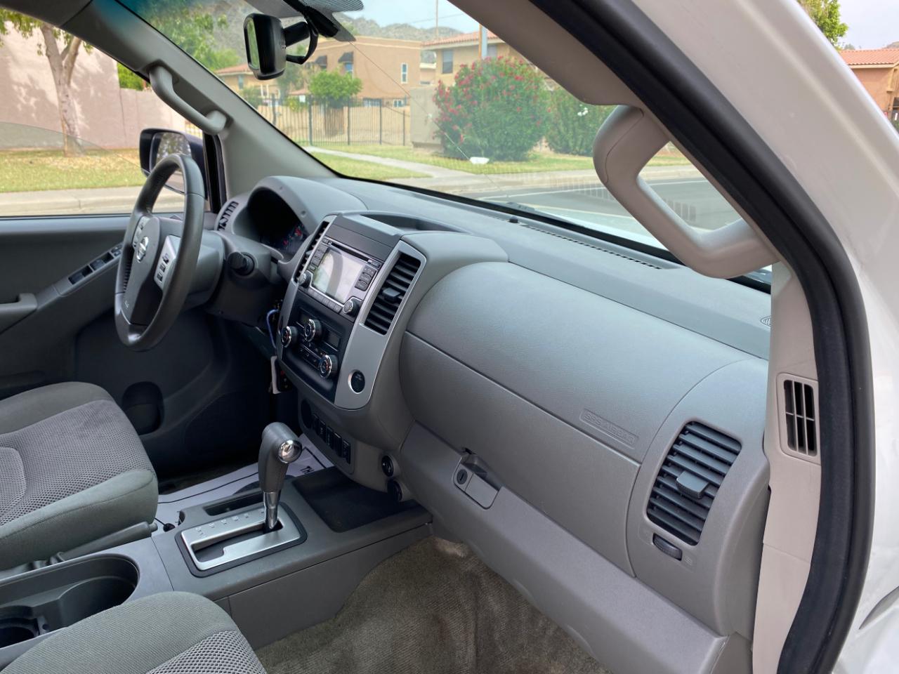 Nissan Frontier Crew Cab 4x2 SV V6 Auto 2017