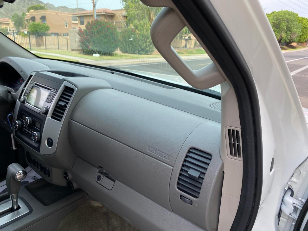 Nissan Frontier Crew Cab 4x2 SV V6 Auto 2017