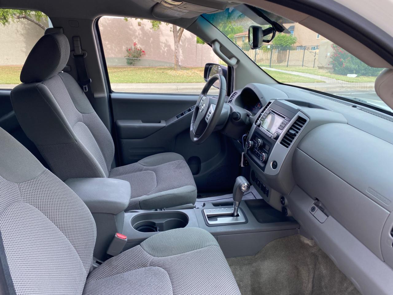 Nissan Frontier Crew Cab 4x2 SV V6 Auto 2017