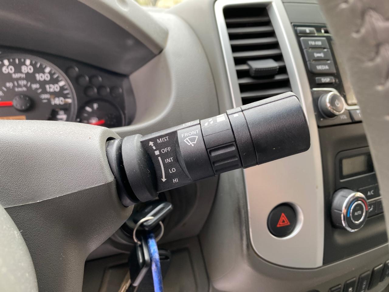 Nissan Frontier Crew Cab 4x2 SV V6 Auto 2017