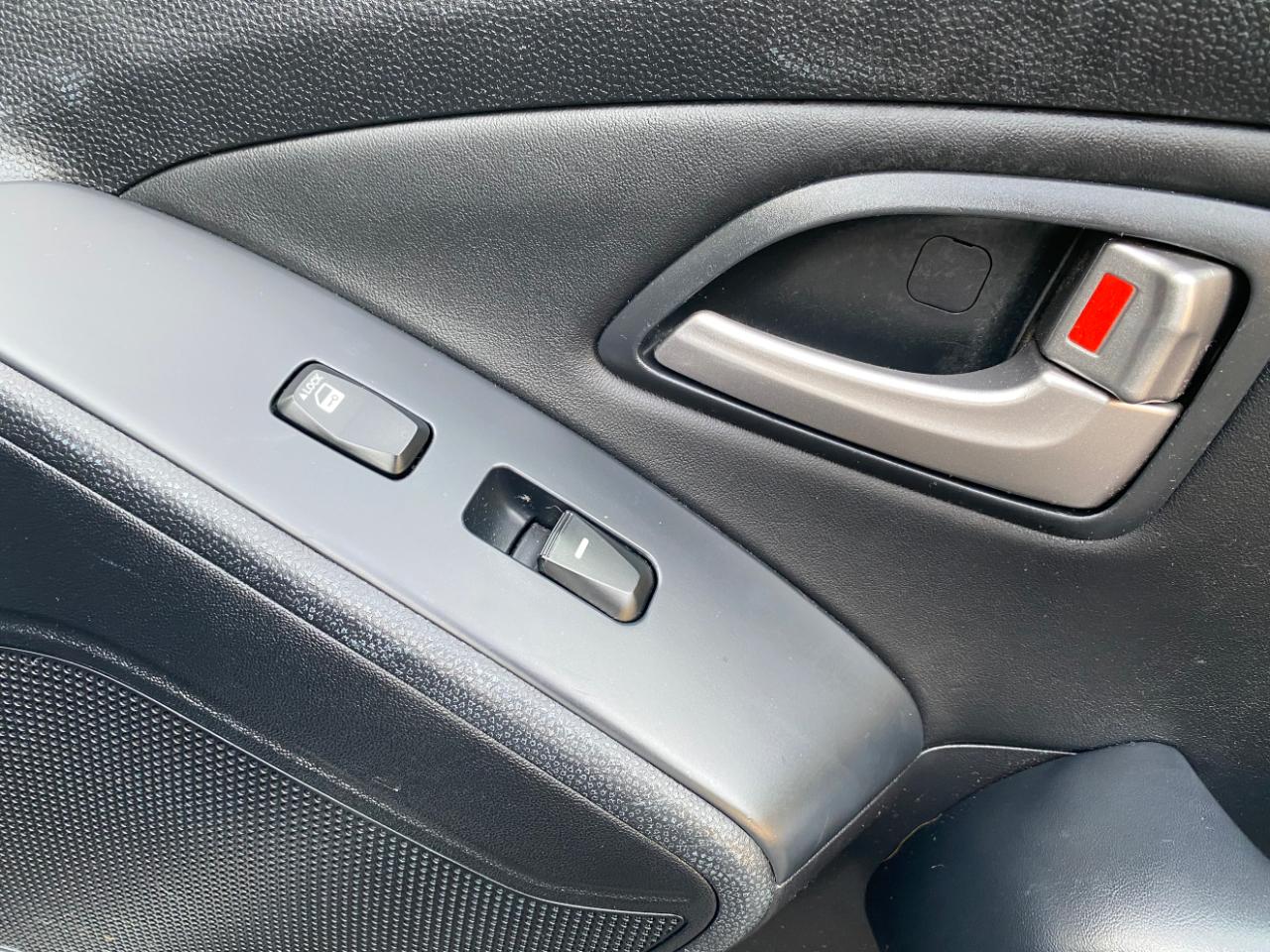 Hyundai Tucson AWD 4dr Auto Limited PZEV 2012