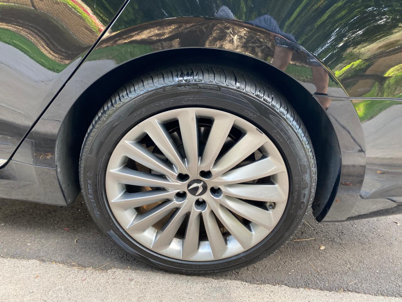 Hyundai Equus 4dr Sdn Signature 2015