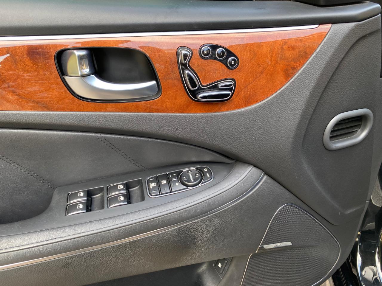 Hyundai Equus 4dr Sdn Signature 2015