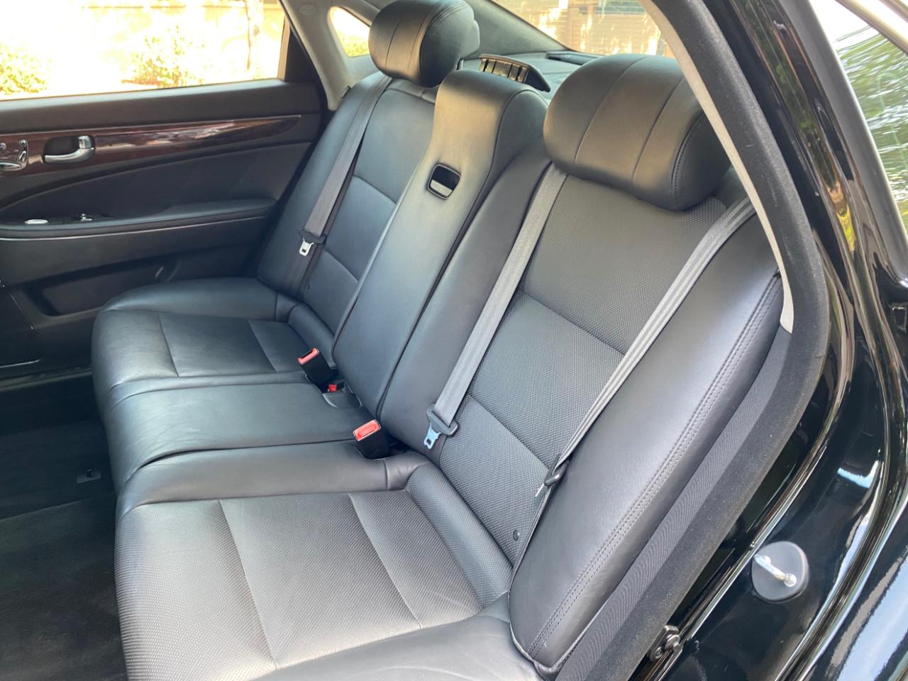 Hyundai Equus 4dr Sdn Signature 2015