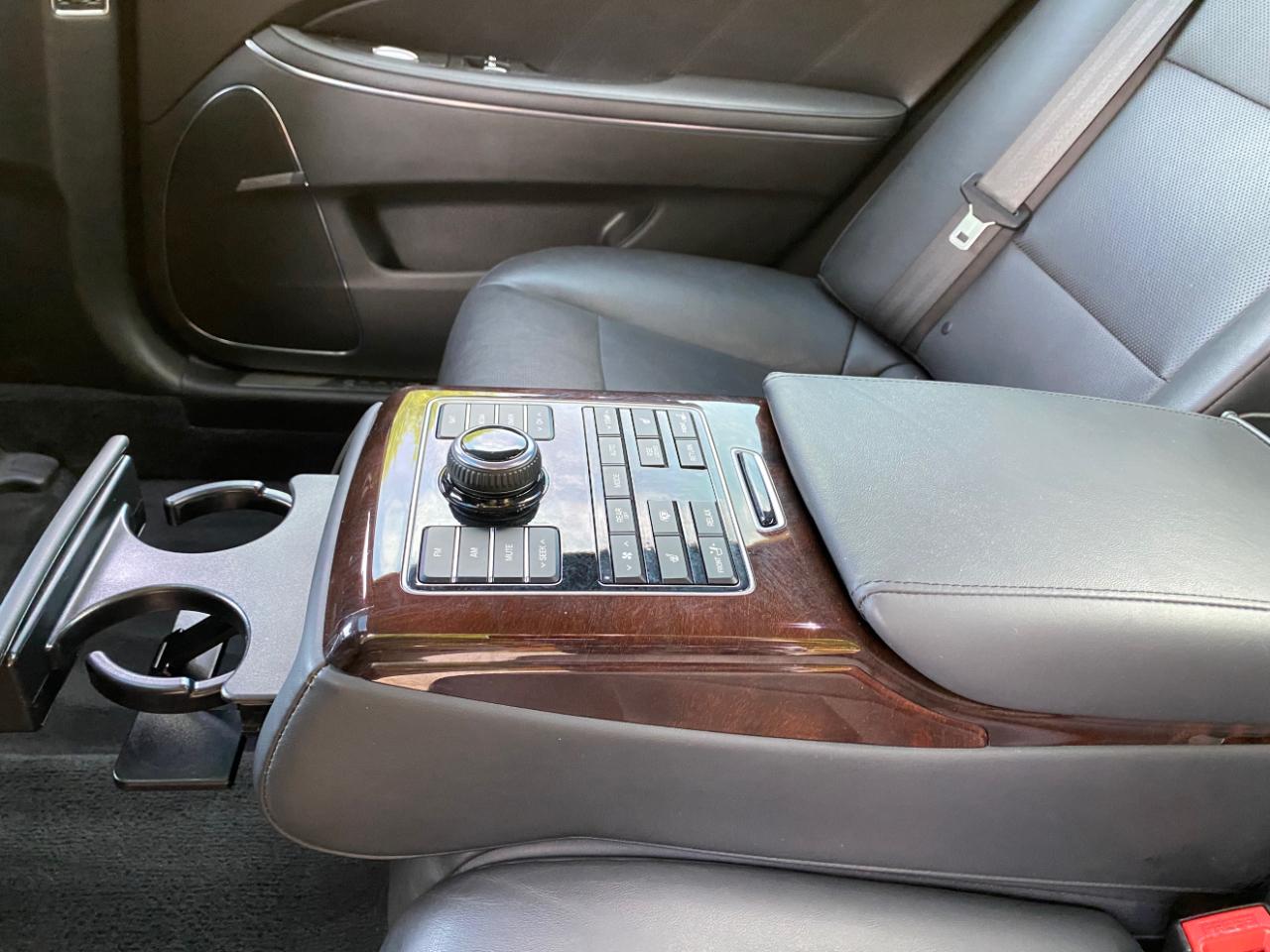 Hyundai Equus 4dr Sdn Signature 2015