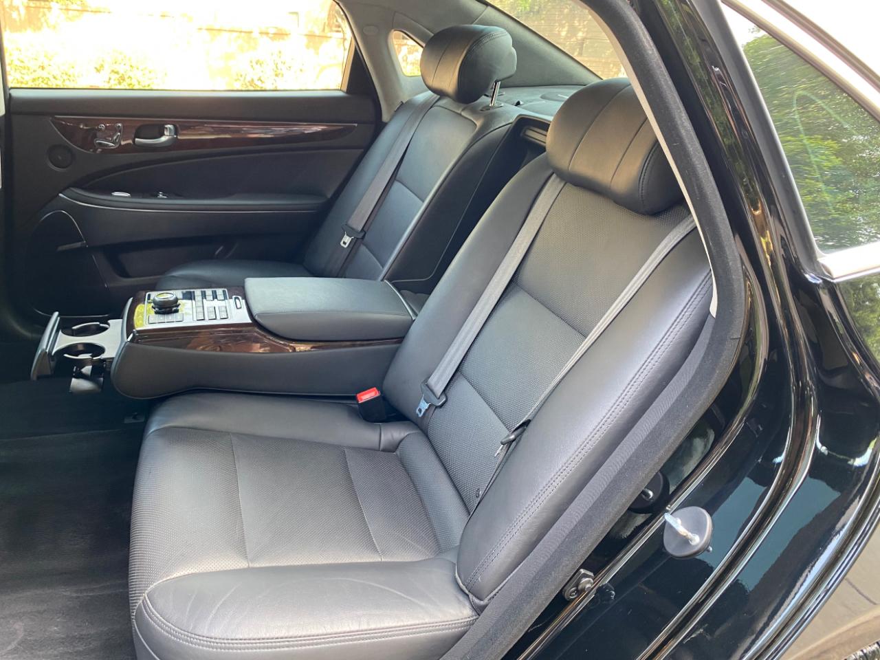 Hyundai Equus 4dr Sdn Signature 2015