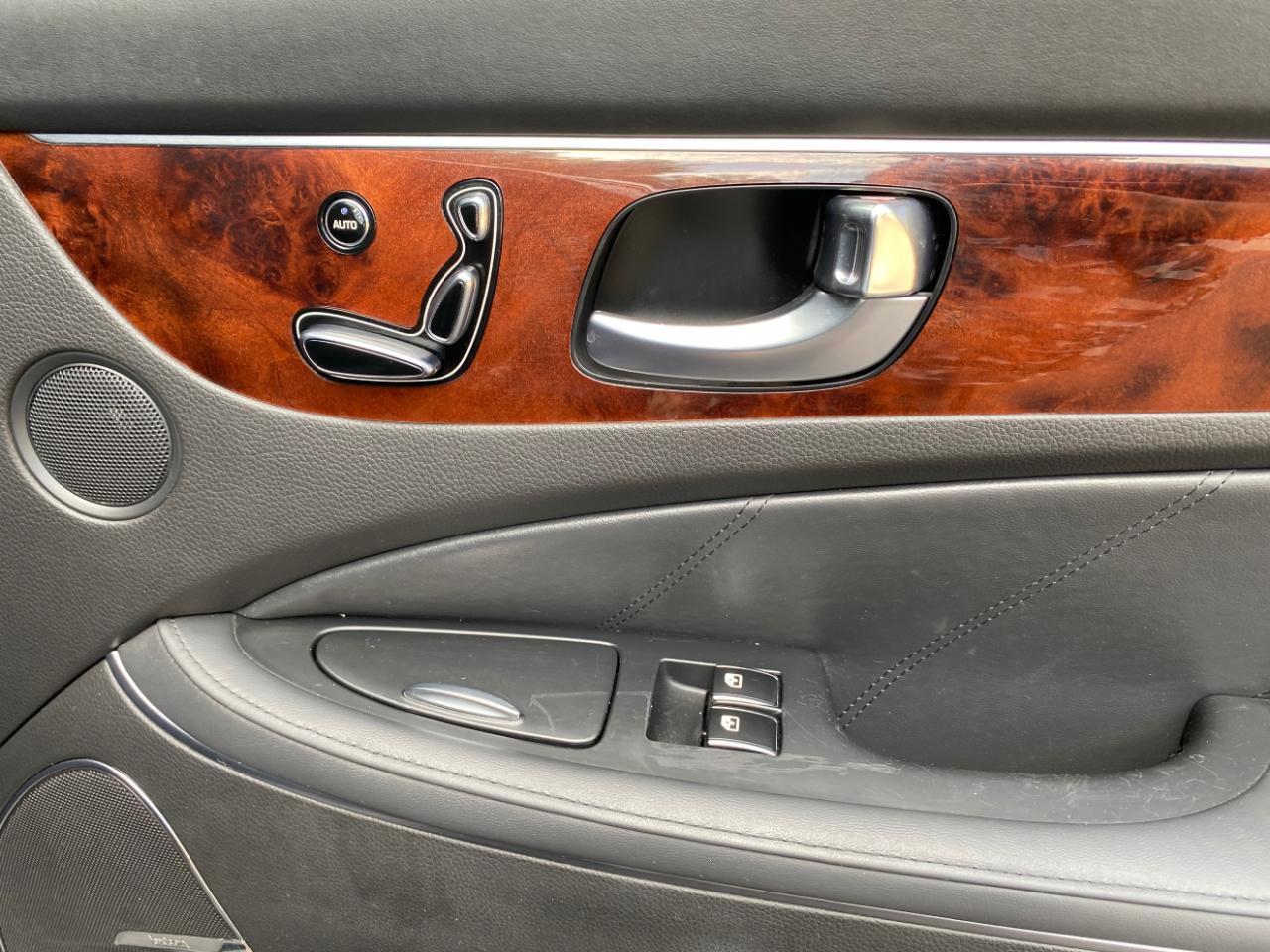 Hyundai Equus 4dr Sdn Signature 2015