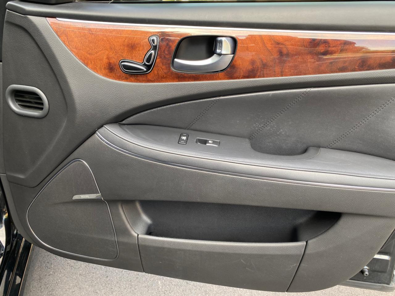 Hyundai Equus 4dr Sdn Signature 2015