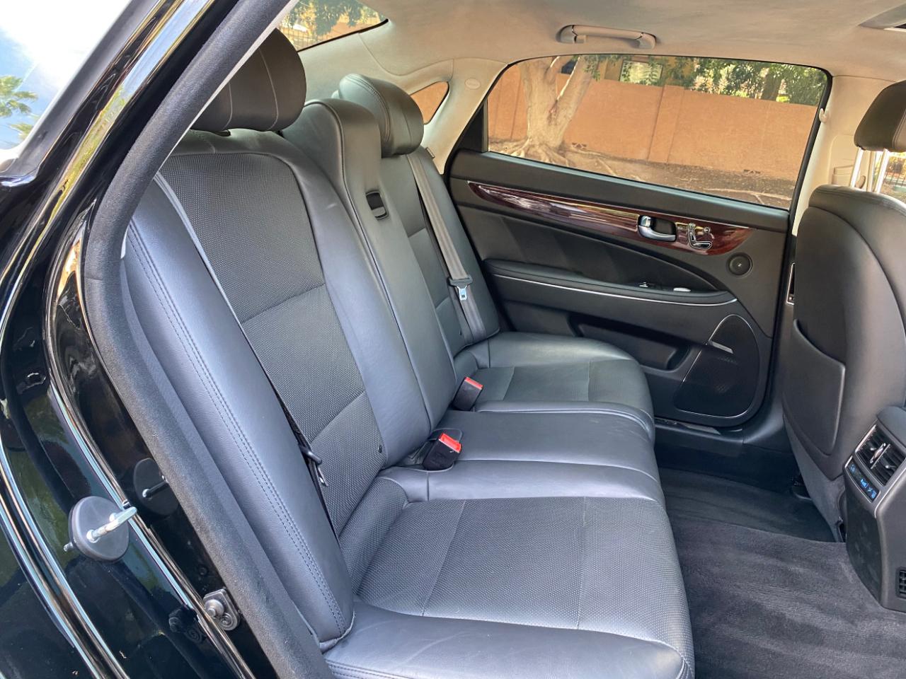 Hyundai Equus 4dr Sdn Signature 2015