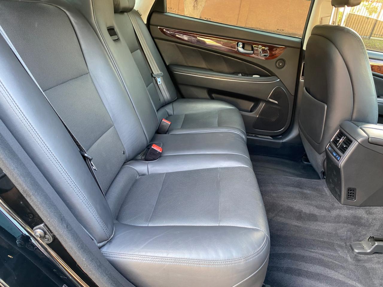 Hyundai Equus 4dr Sdn Signature 2015