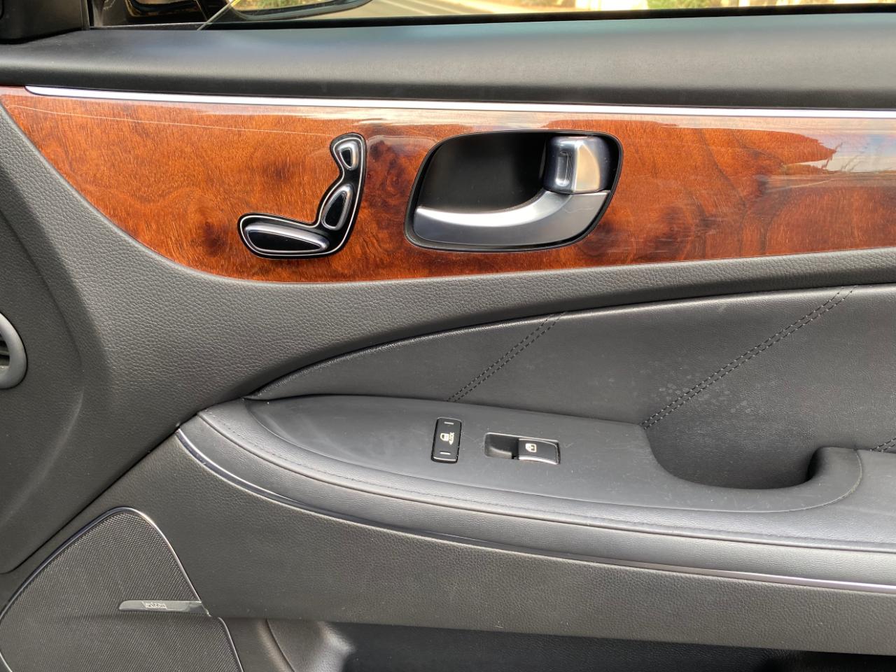 Hyundai Equus 4dr Sdn Signature 2015