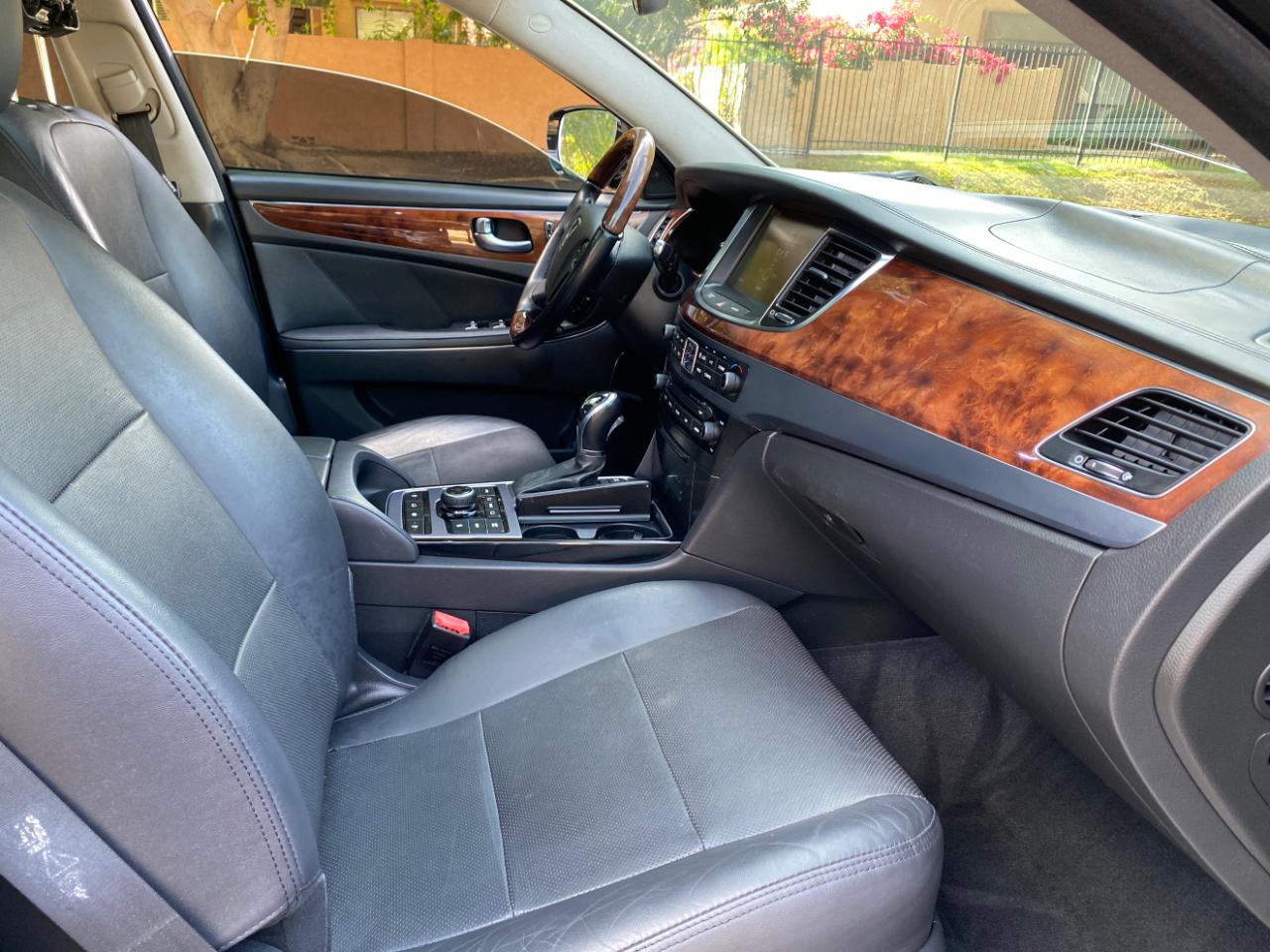 Hyundai Equus 4dr Sdn Signature 2015