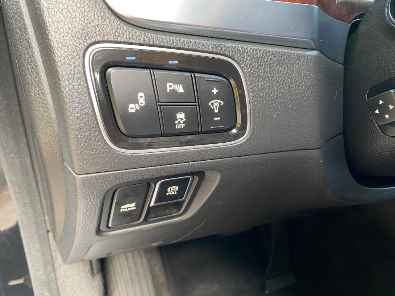 Hyundai Equus 4dr Sdn Signature 2015