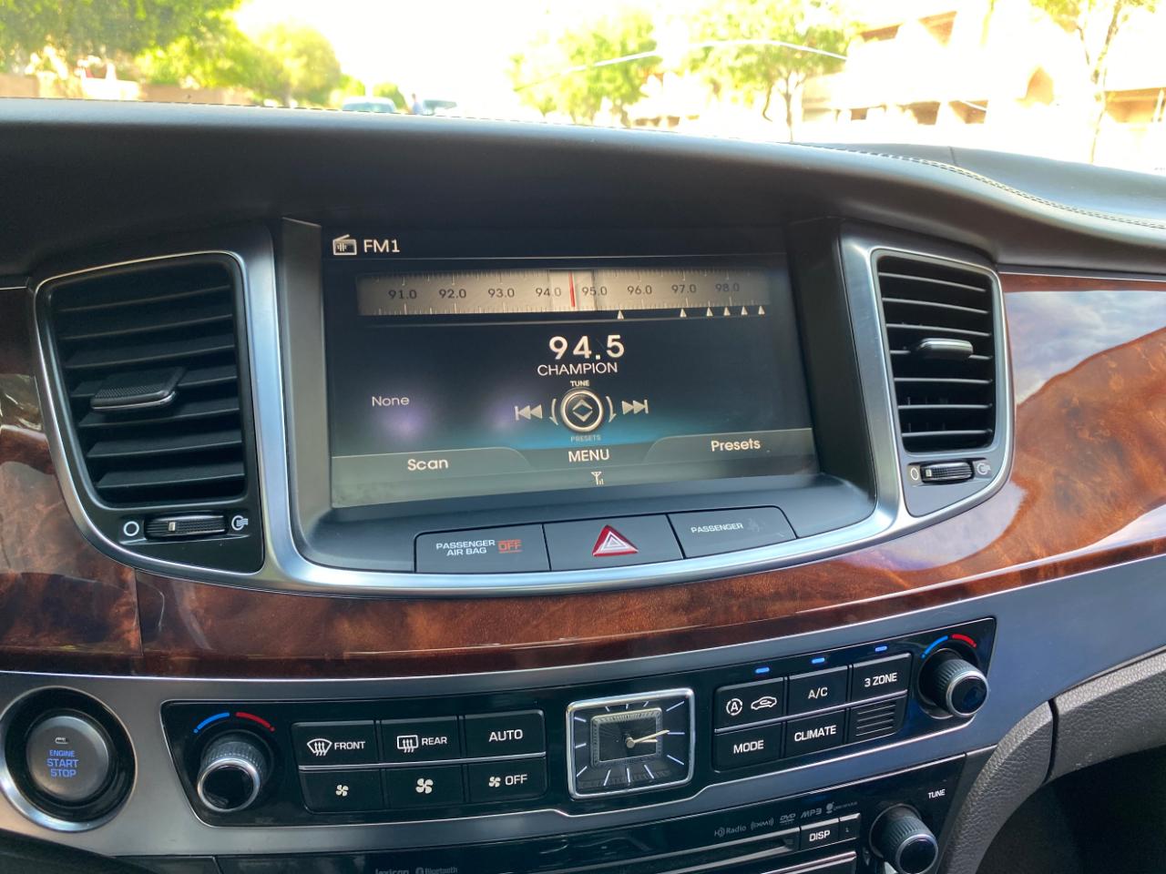 Hyundai Equus 4dr Sdn Signature 2015