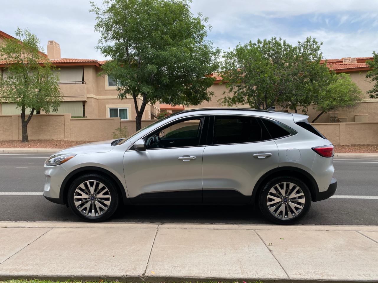 Ford Escape Titanium Hybrid FWD 2020