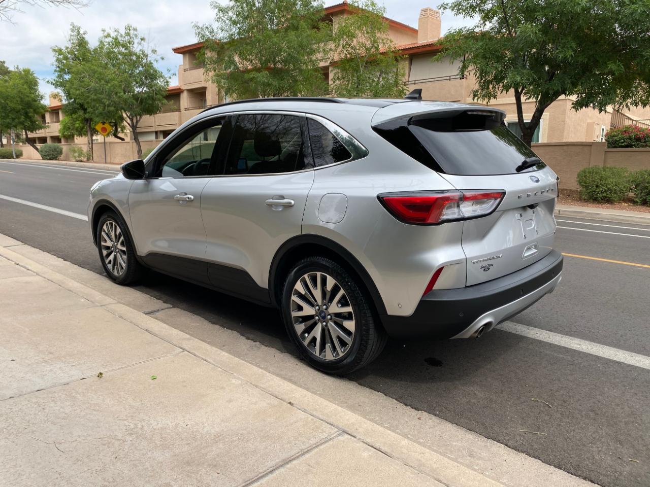 Ford Escape Titanium Hybrid FWD 2020
