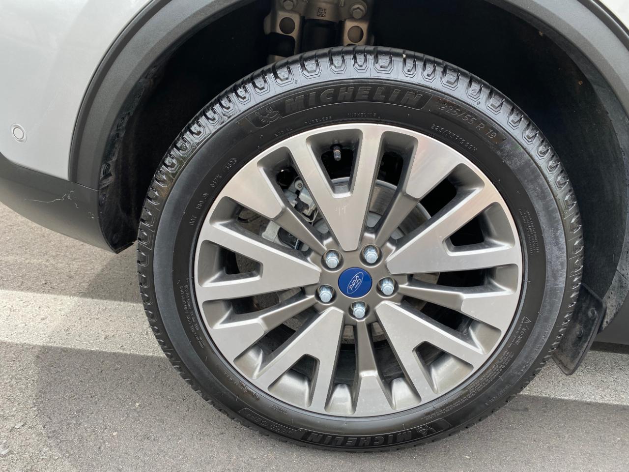 Ford Escape Titanium Hybrid FWD 2020