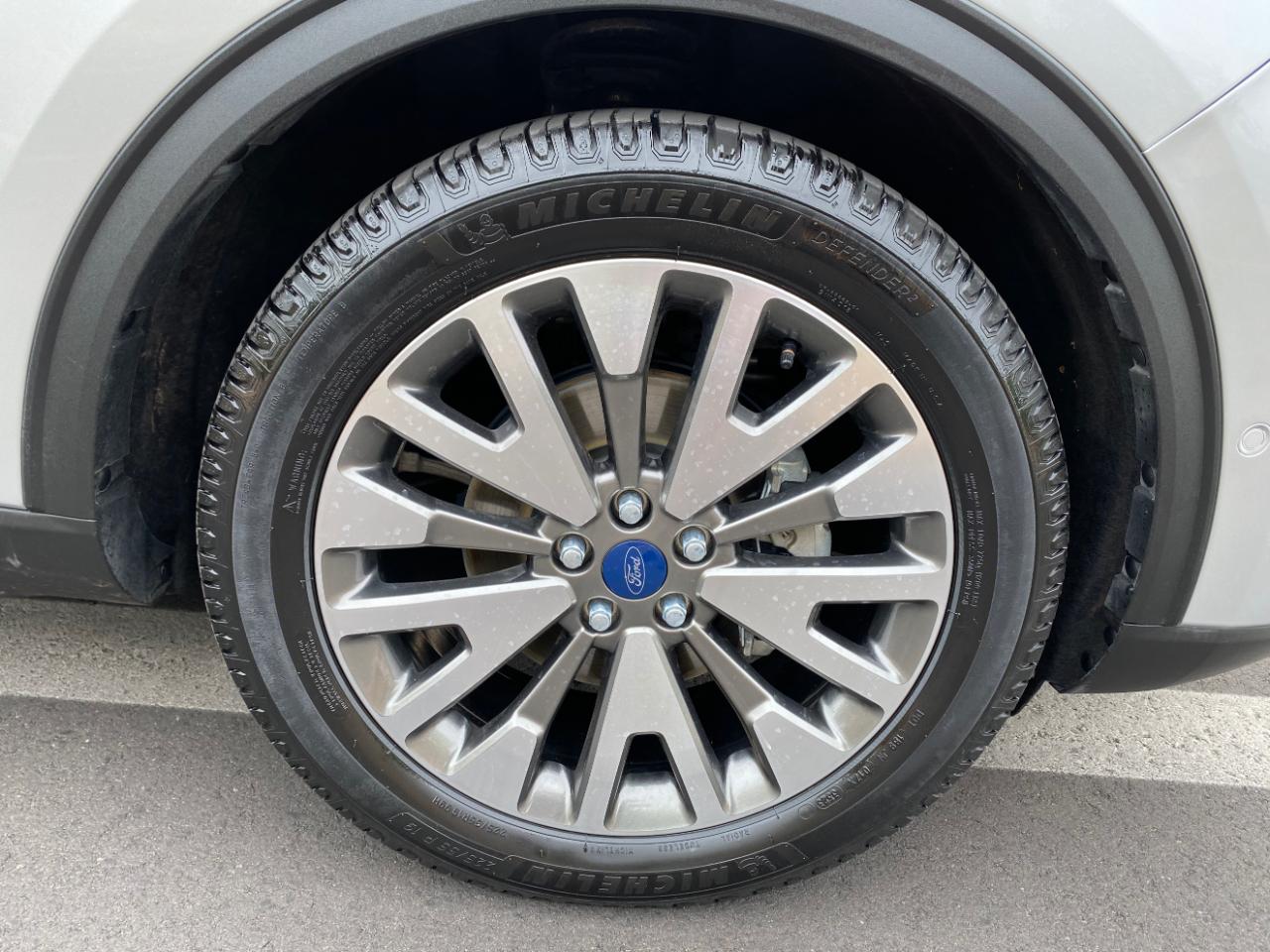 Ford Escape Titanium Hybrid FWD 2020