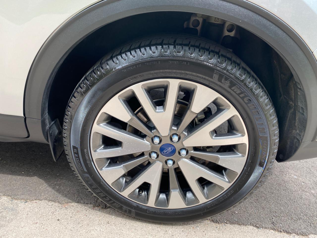 Ford Escape Titanium Hybrid FWD 2020