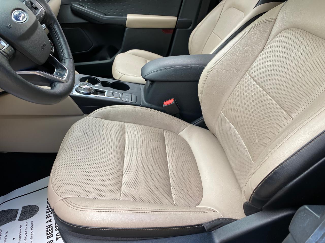 Ford Escape Titanium Hybrid FWD 2020