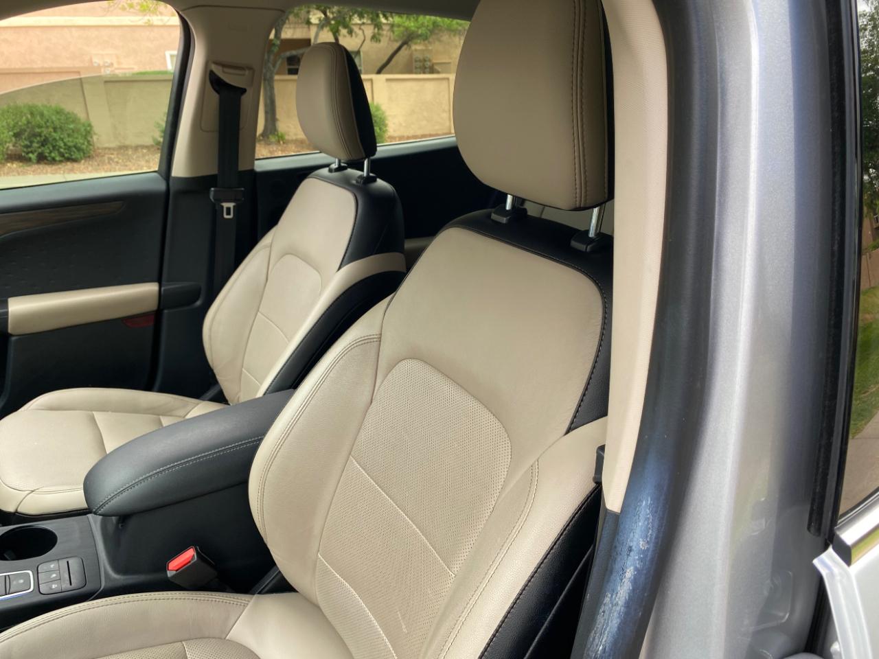 Ford Escape Titanium Hybrid FWD 2020