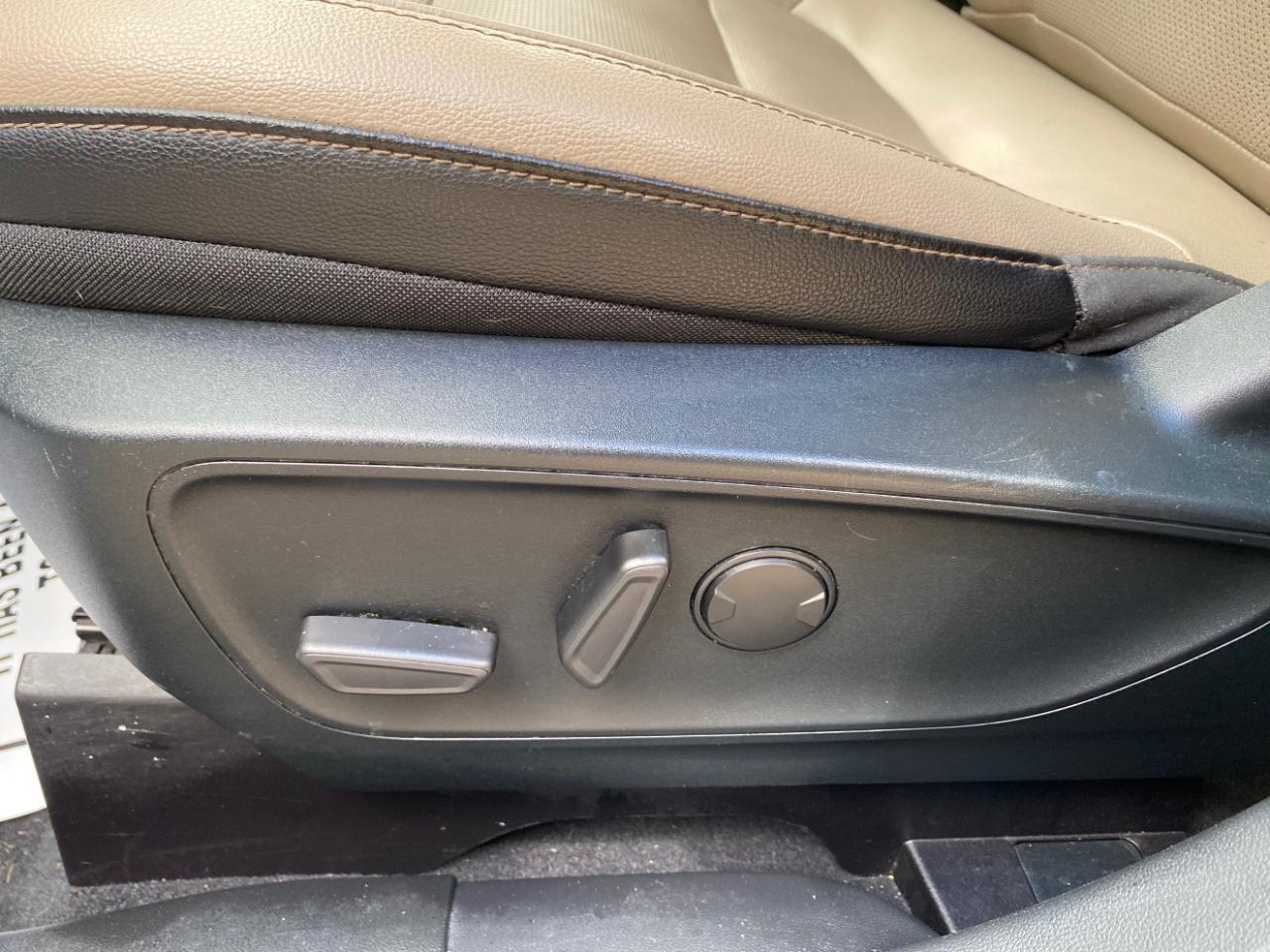 Ford Escape Titanium Hybrid FWD 2020