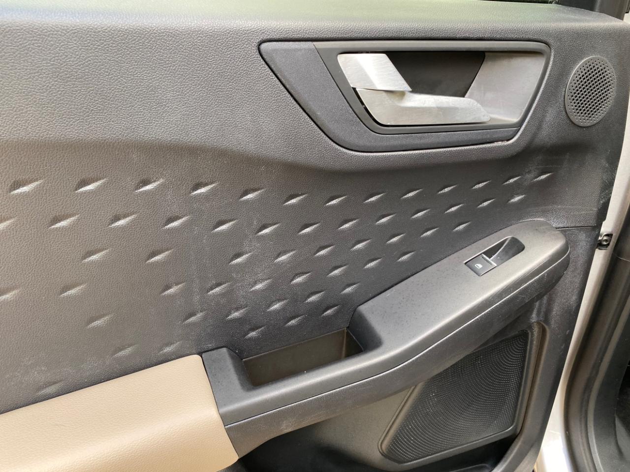 Ford Escape Titanium Hybrid FWD 2020