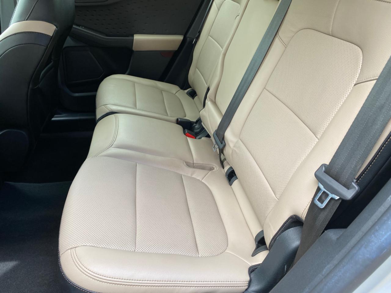 Ford Escape Titanium Hybrid FWD 2020