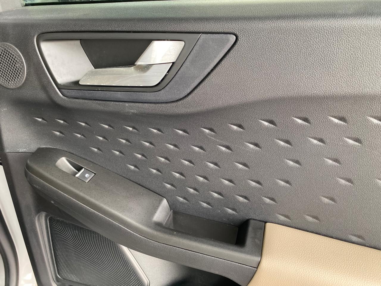 Ford Escape Titanium Hybrid FWD 2020