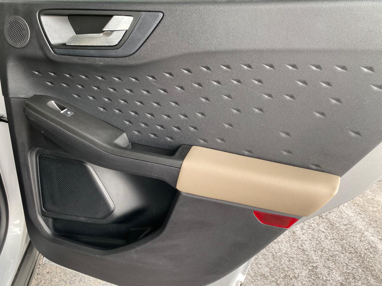 Ford Escape Titanium Hybrid FWD 2020