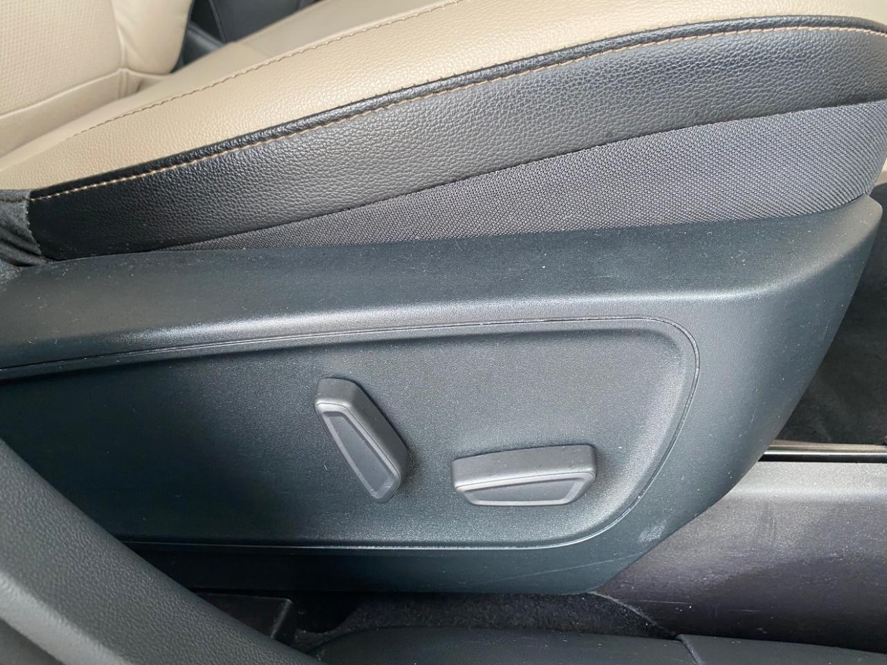 Ford Escape Titanium Hybrid FWD 2020