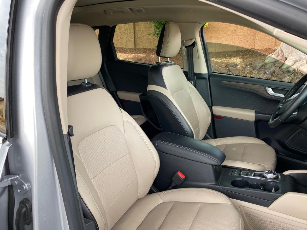 Ford Escape Titanium Hybrid FWD 2020