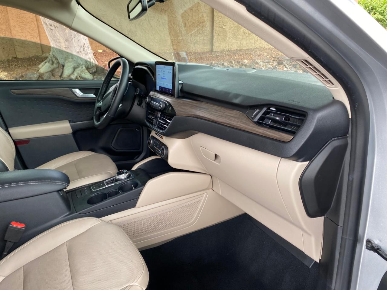 Ford Escape Titanium Hybrid FWD 2020